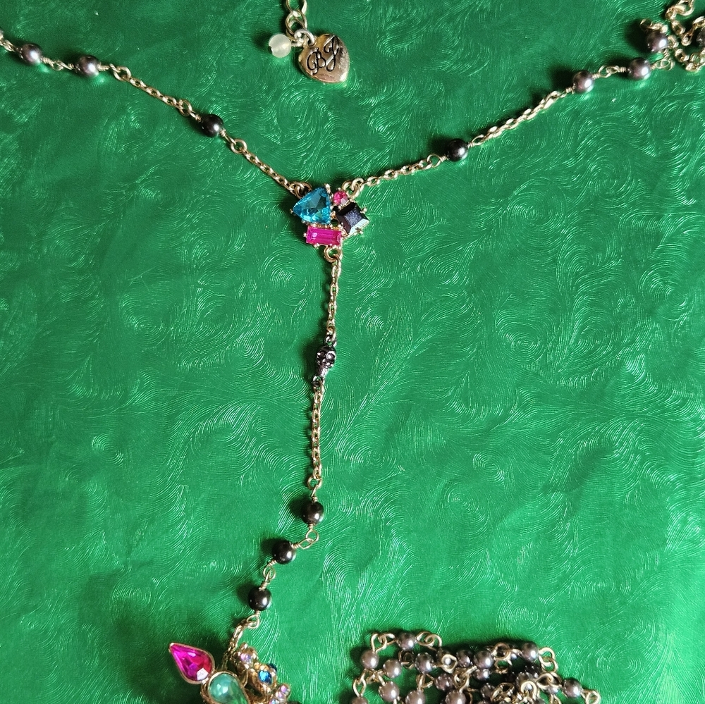💀📿Betsey ROSARY style Unique Marcasite-Colored Stone Skull Necklace - NWOT📿💀 - Picture 11 of 14